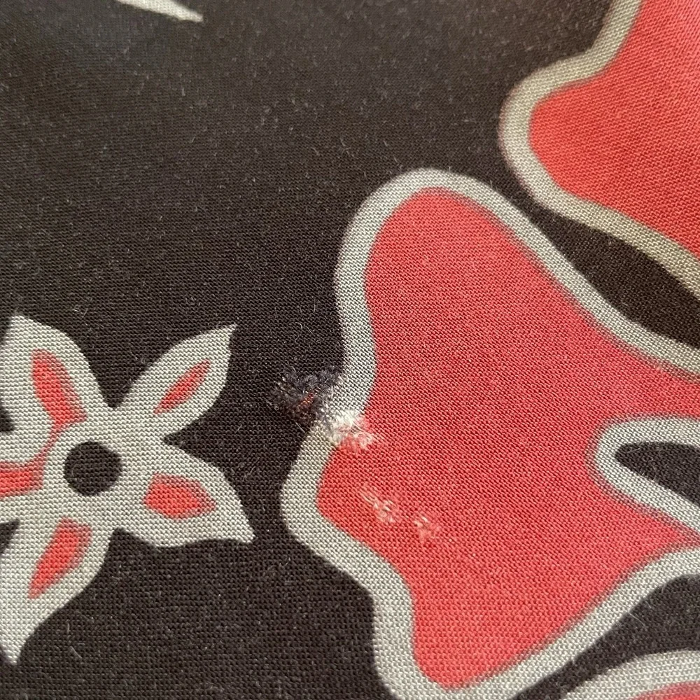 Pineapple Connection Men's Button Down Hawaiian Shirt Size Medium Gray Black Red